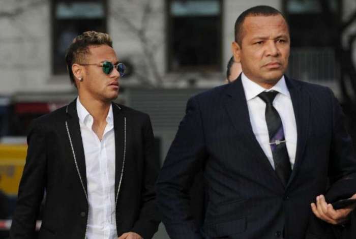 Pai de Neymar diz que filho seguirá no PSG: 'Podem dormir tranquilos'