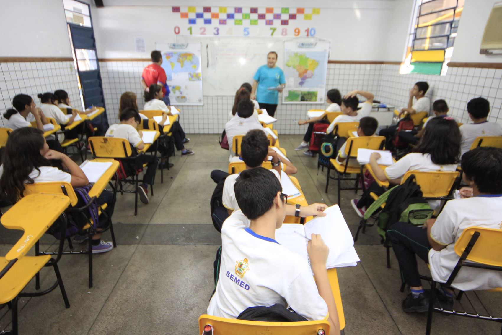 Semed oferta 100 vagas para contratação de professores em Manaus