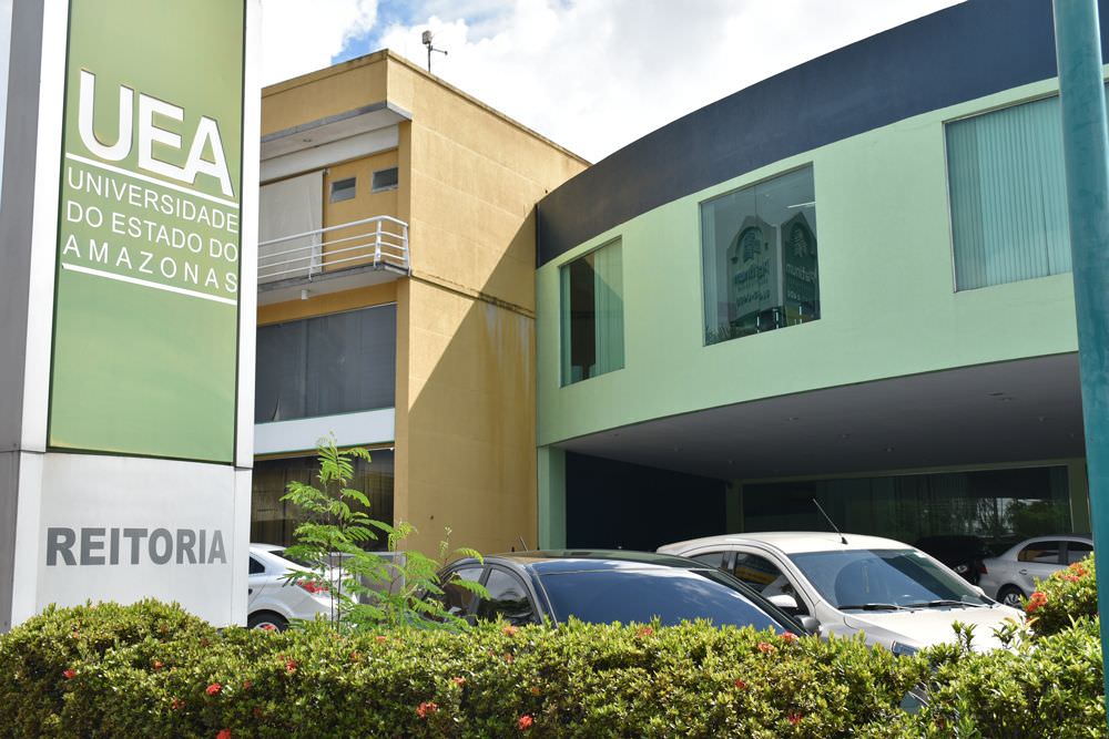 Inscrições abertas para concurso público da UEA com salários de R$ 13,6 mil