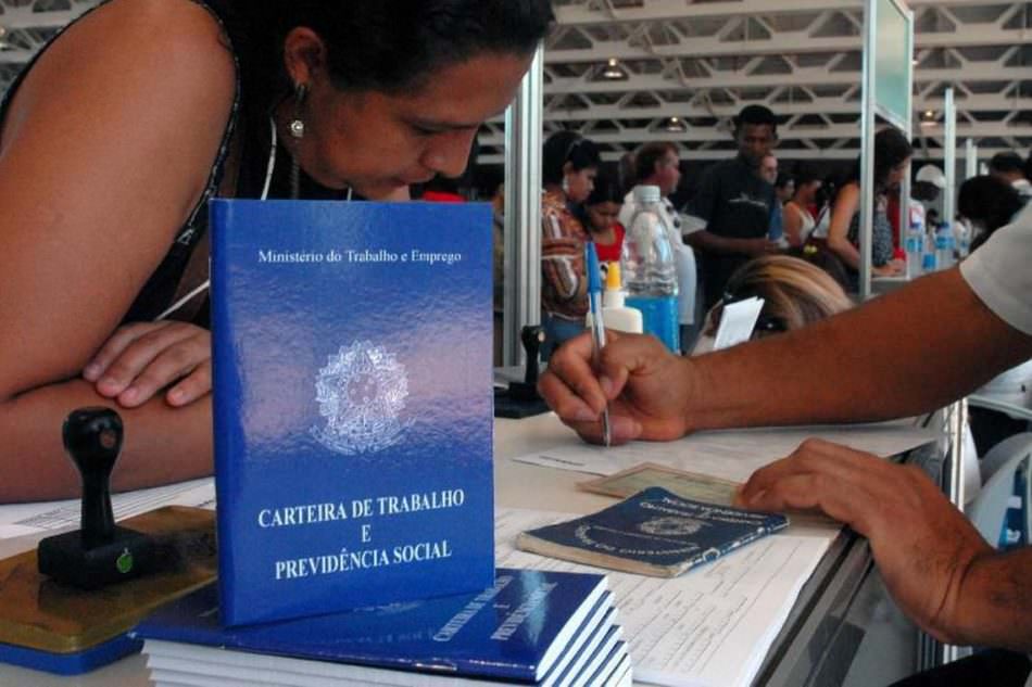 Desemprego cai para 8,7% no terceiro trimestre e atinge menor taxa desde 2015