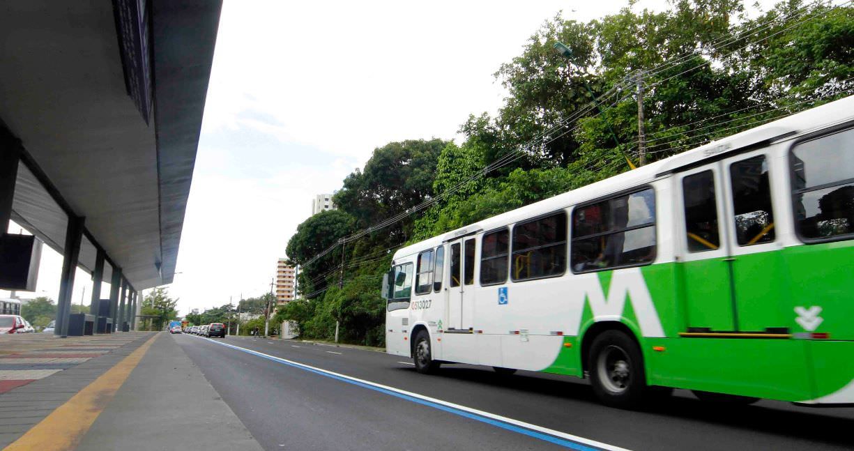 Obras de passagens subterrâneas alteram trânsito na Constantino Nery