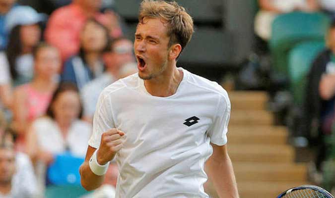Djokovic erra muito, perde para Medvedev e dá adeus em Montecarlo