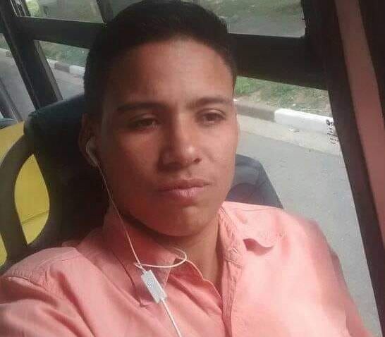 Jovem de 19 anos é assassinada e corpo é deixado em frente sua casa
