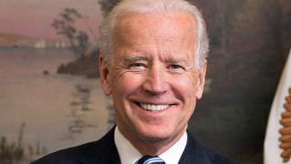 Joe Biden é acusado de tocar mulheres de forma inapropriada