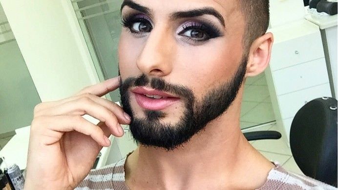 Gay e maquiador, Agustin Fernandez  releva como virou defensor de Bolsonaro