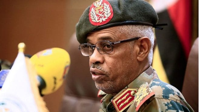‘Liderança grisalha’ perde poder na Argélia e no Sudão
