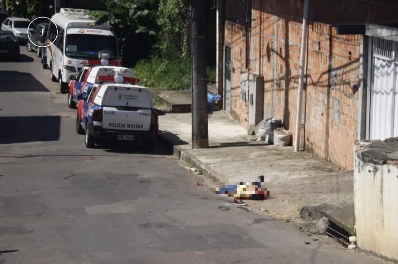 Jovem é perseguido e executado a tiros no meio da rua em Manaus