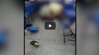 Vídeo flagra alunos brigando dentro de sala em escola na Zona Norte