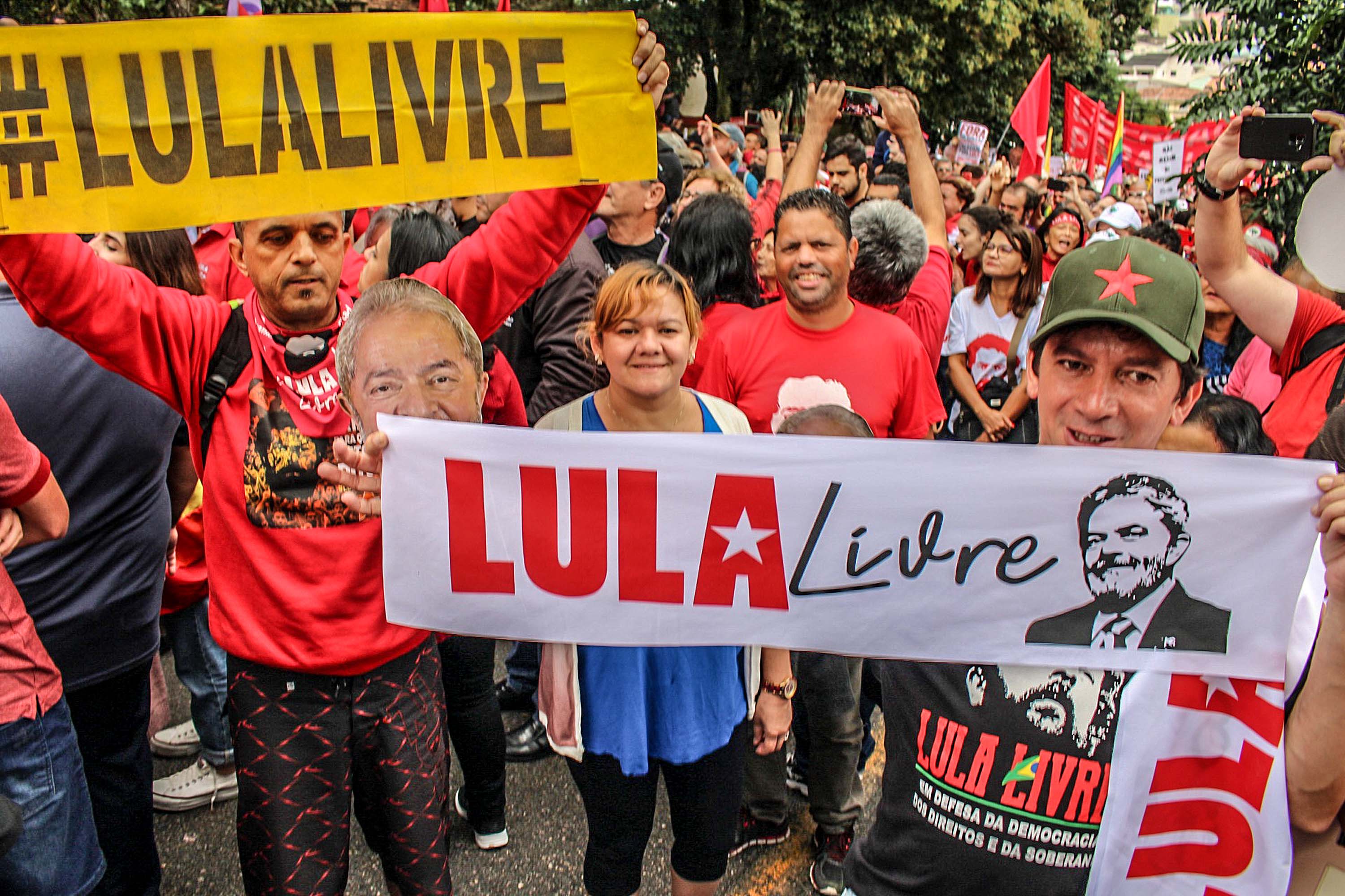 Manifestações marcam um ano da prisão do ex-presidente Lula