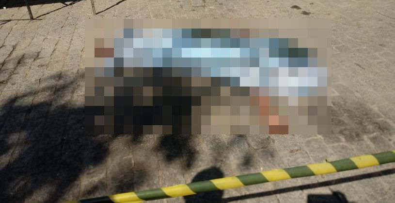 Homem é morto a facadas após chutar cão de carroceiro