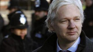 Equador está prestes a expulsar Assange de embaixada em Londres