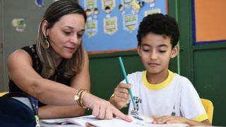 MEC inclui família na nova Política de Alfabetização de crianças e adultos