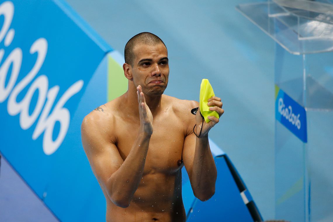 Nadador paralímpico André Brasil é considerado inapto para competir