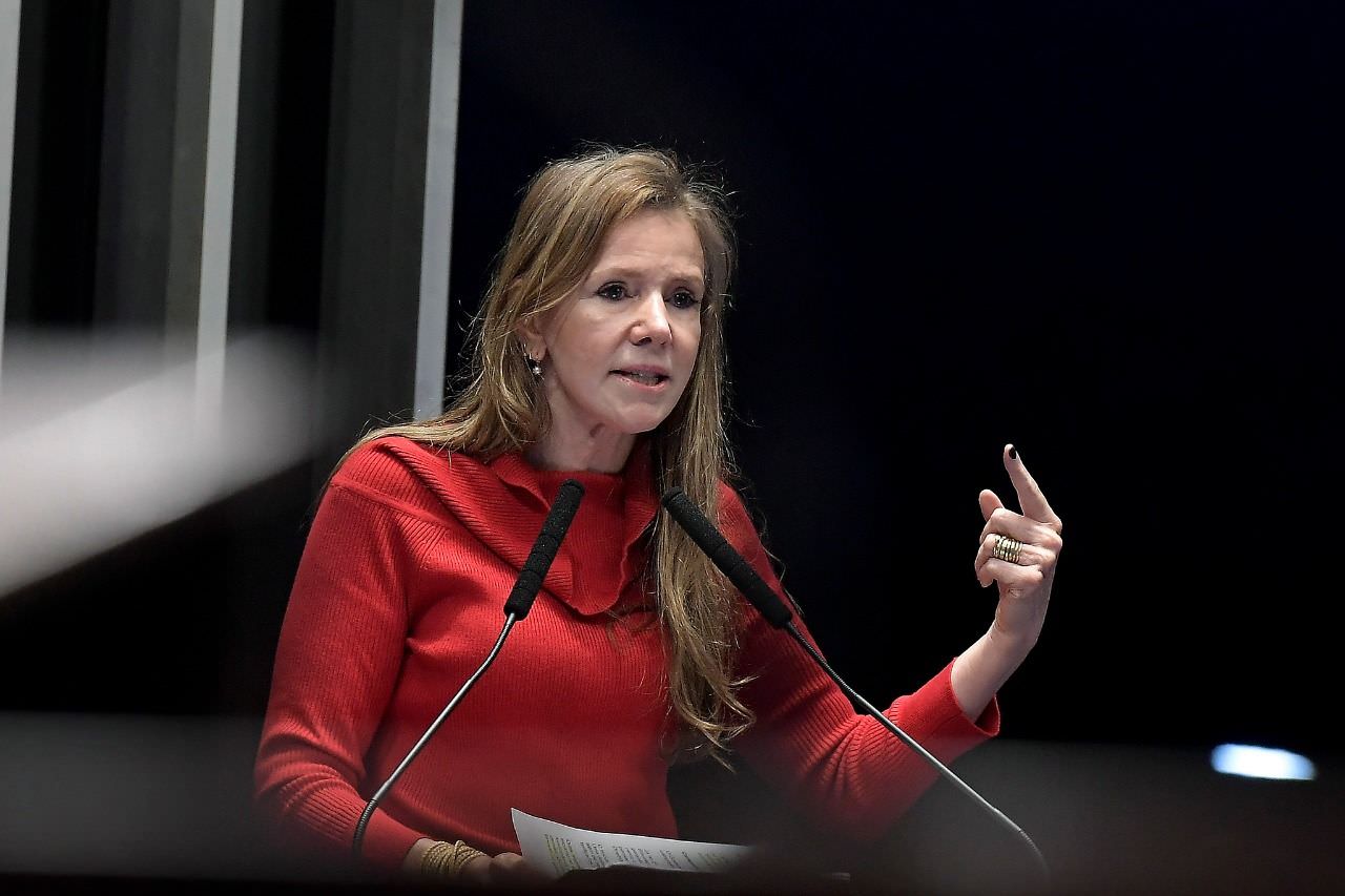 TRE-AM aprova prestação de contas de Vanessa Grazziotin