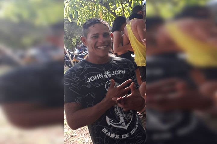 Homem é morto a tiros no lugar do irmão em Carauari