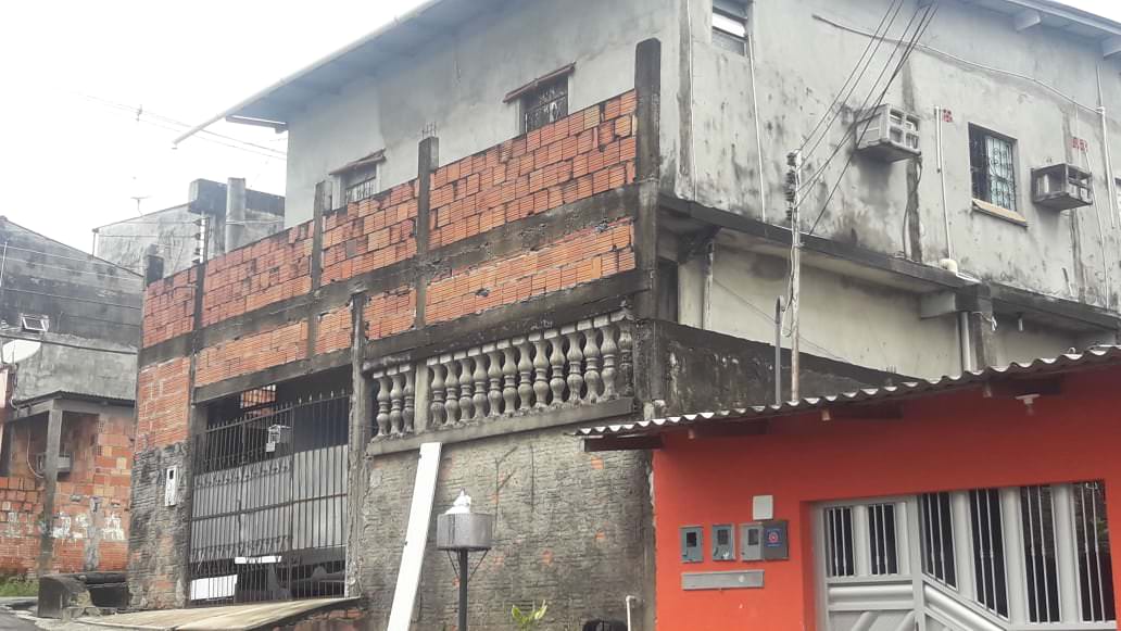 Encapuzados invadem casa e fazem família refém na Zona Norte