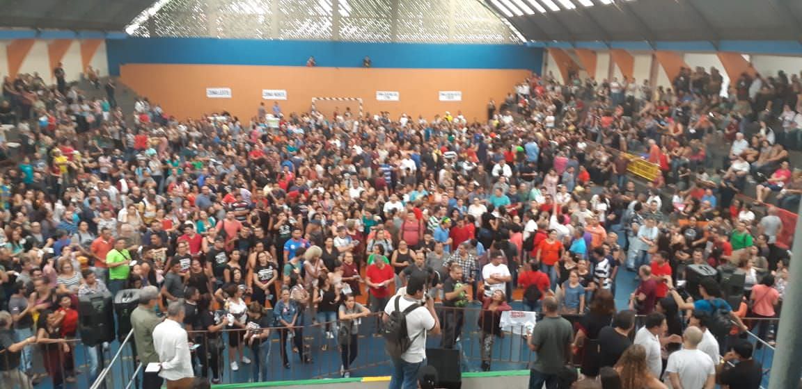 Sem negociação com Governo, professores aprovam greve geral no AM