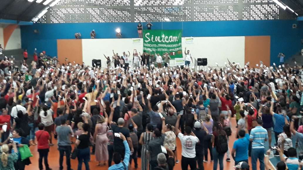 Professores realizam assembleia para analisar contraproposta do Governo