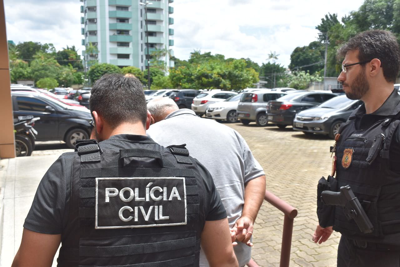 Médico é preso acusado de praticar abortos em Manaus e no Rio de Janeiro