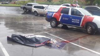 Após se despedir do filho, homem é morto a tiros em posto de gasolina