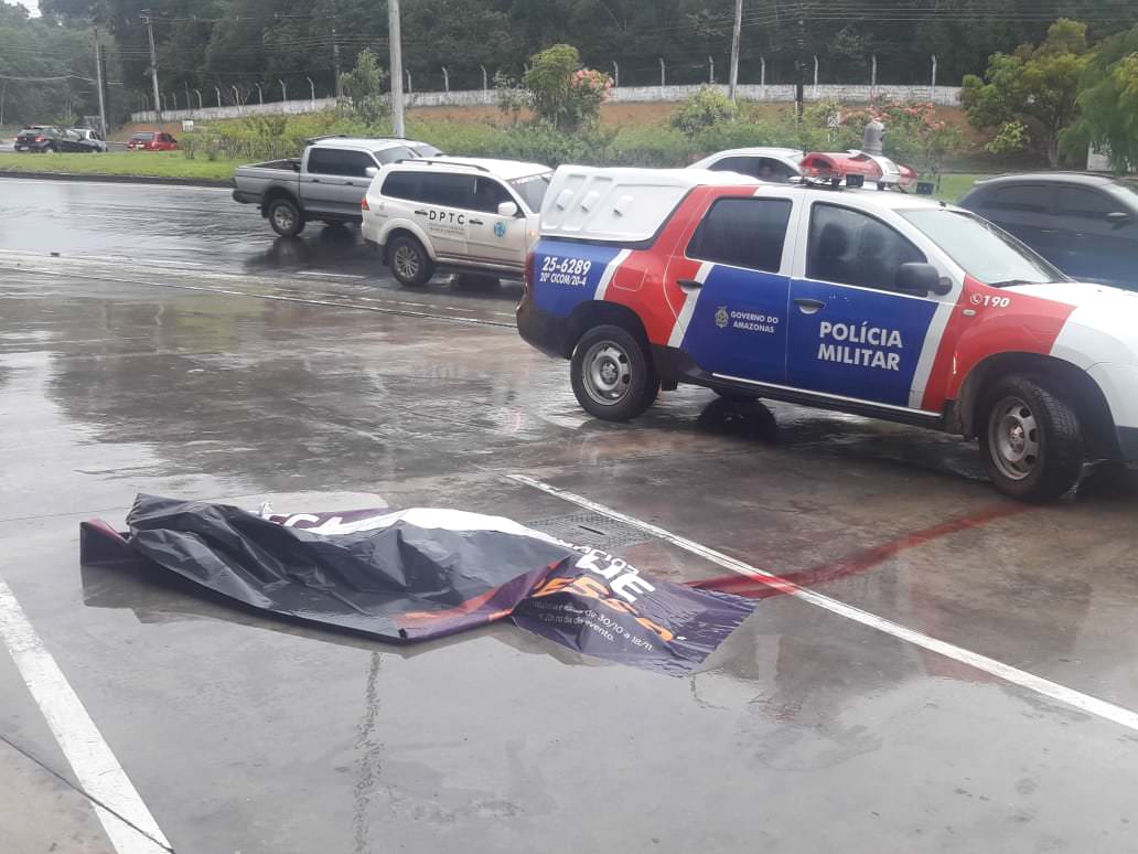 Após se despedir do filho, homem é morto a tiros em posto de gasolina