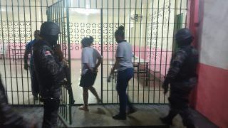 Detenta ameaça colega de cela com escova de dente afiada no CDPF