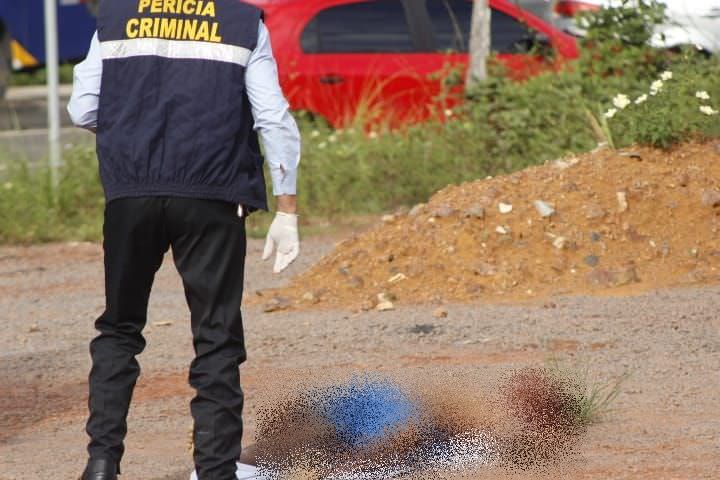 Corpo de homem enrolado em lençol é encontrado em  Manaus