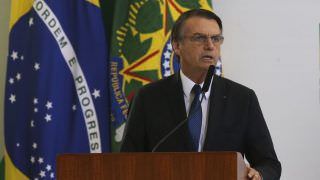 Bolsonaro orienta retirar manifestantes de prédio público sem ordem judicial