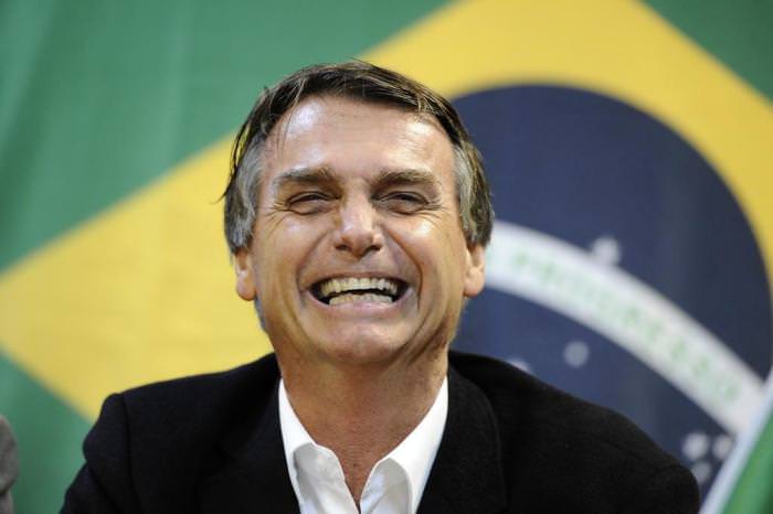 Após 100 dias, Bolsonaro lança pacote de medidas para reverter desgastes