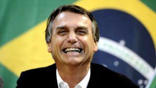 Bolsonaro diz que manifestantes serviram de massa de manobra do movimento 'Lula Livre'