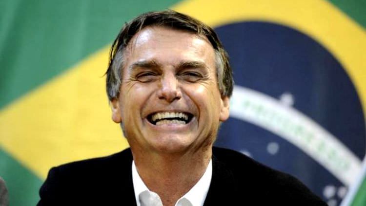 Presidente Jair Bolsonaro altera decreto e libera queimadas