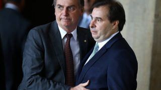 Bolsonaro chama Maia de 'irmão' em reencontro após crise política