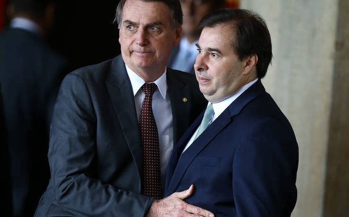 Bolsonaro chama Maia de ‘irmão’ em reencontro após crise política