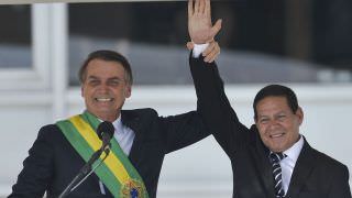 Nos EUA, Mourão é questionado se Bolsonaro 'é realmente um democrata'