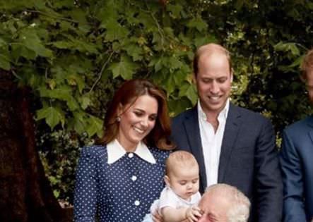 Kate e William divulgam fotos do príncipe Louis, que completa um ano nesta terça