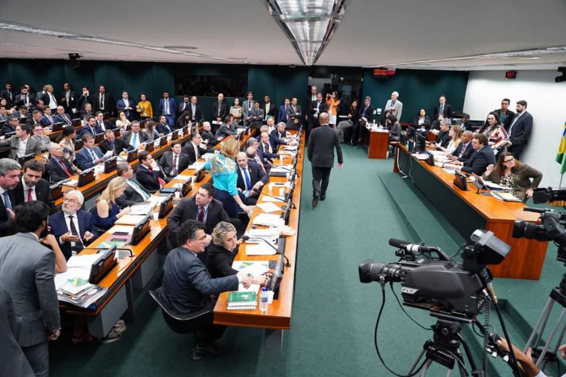 CCJ volta a tentar votar reforma da Previdência nesta terça