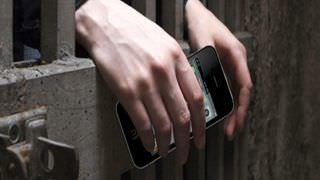 Deputado do PSL quer criminalizar posse de celular em prisões