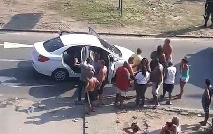 Carro de família que seguia para chá de bebê é fuzilado pelo Exército