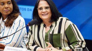 Sem apoio de Bolsonaro, Damares Alves é eleita senadora pelo DF