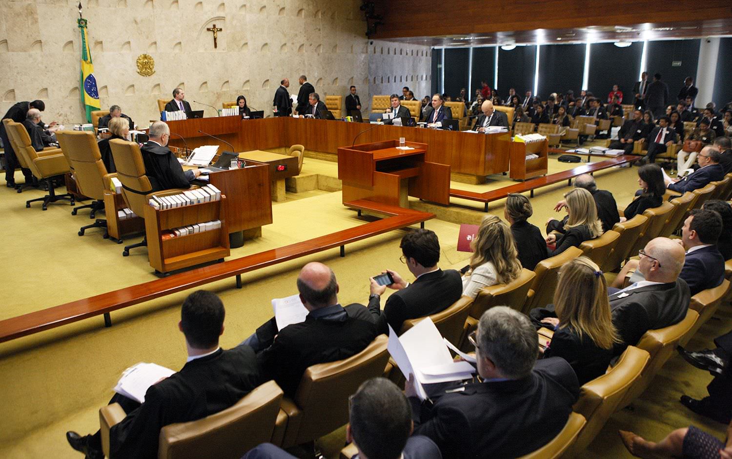 Com placar empatado, STF suspende julgamento de recursos contra ZFM