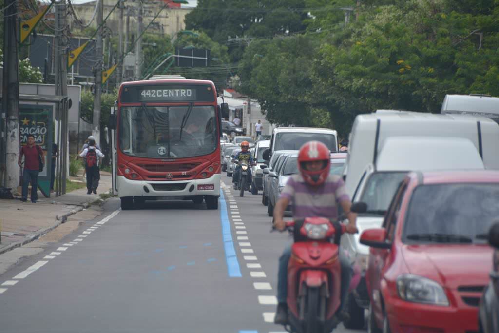 Prefeitura libera Faixa Azul para tráfego em avenida de Manaus