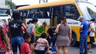 Colisão entre dois micro-ônibus deixa 4 feridos em Manaus