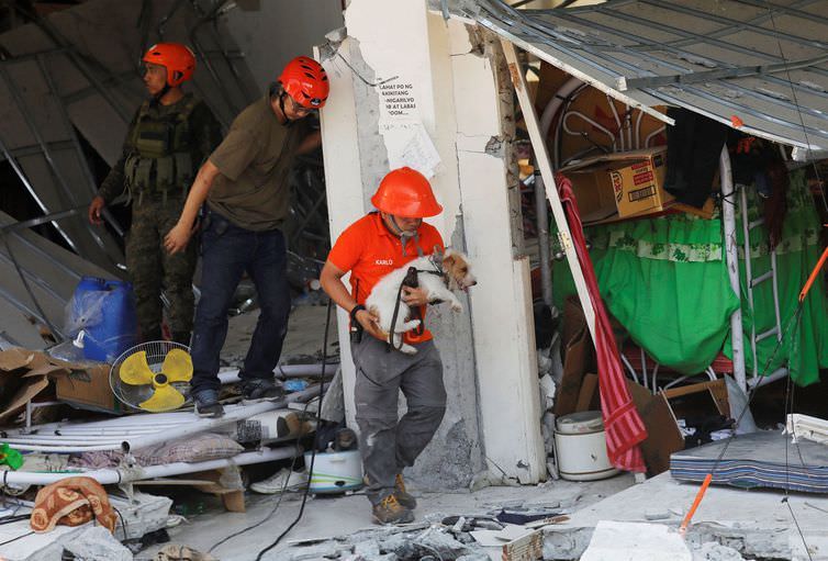 Sobe para 11 total de mortos por terremoto nas Filipinas