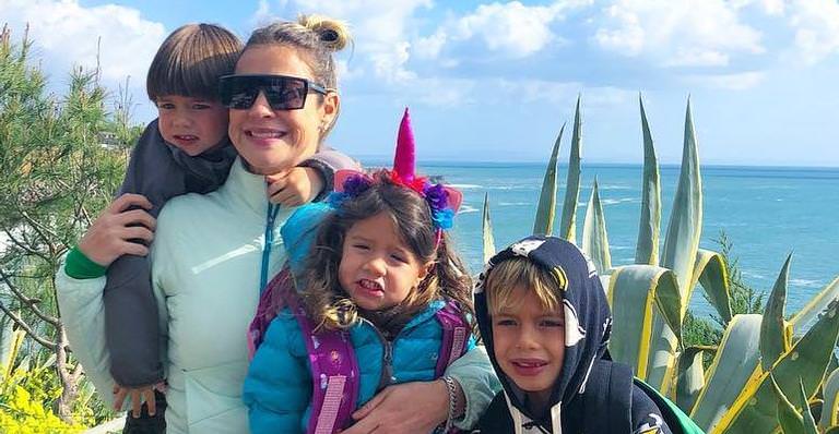 Luana Piovani reclama dos filhos: 'Não dá para viajar com esses sacis que eu pari'