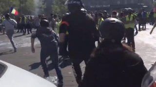 Mais de 100 pessoas são presas em protesto dos coletes amarelos