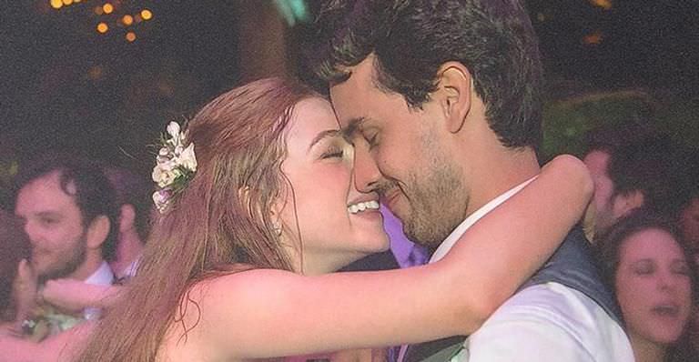 Marina Ruy Barbosa emociona ao falar sobre casamento: 'Leves e apaixonados'