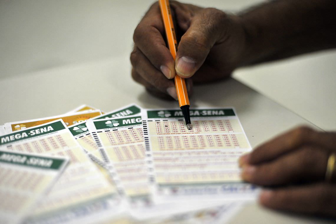 Mega-Sena pode pagar R$ 105 mi neste sábado, maior prêmio do ano