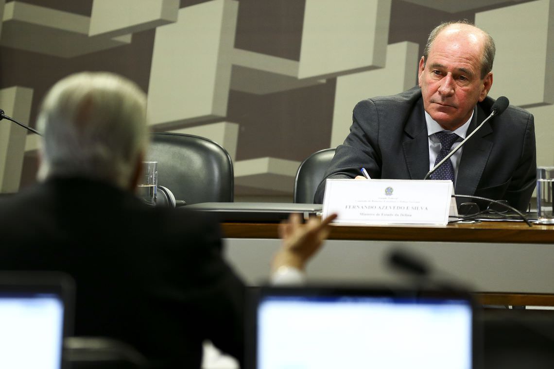 No Senado, ministro pede apoio para reestruturação das Forças Armadas
