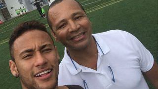 Pai de Neymar faz reunião e encontra Jair Bolsonaro no Planalto