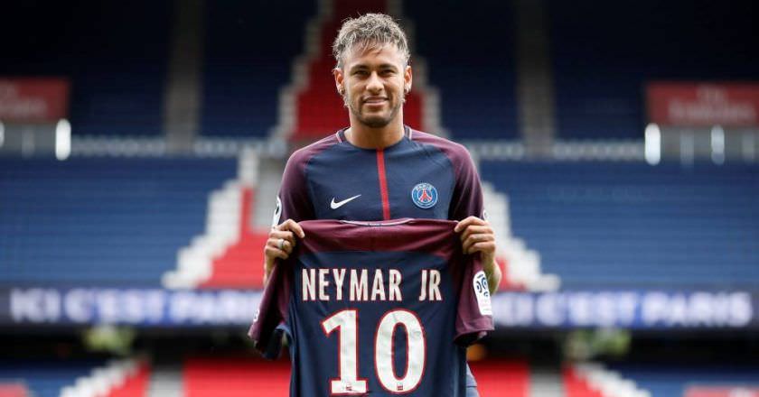 Avião e helicóptero de Neymar estão bloqueados por processo na Receita